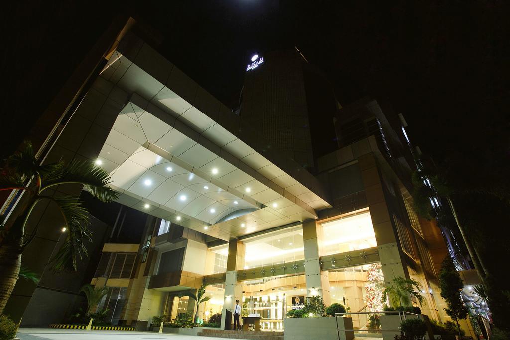Big 8 Corporate Hotel Tagum Exteriér fotografie