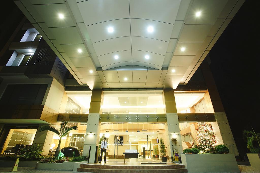 Big 8 Corporate Hotel Tagum Exteriér fotografie
