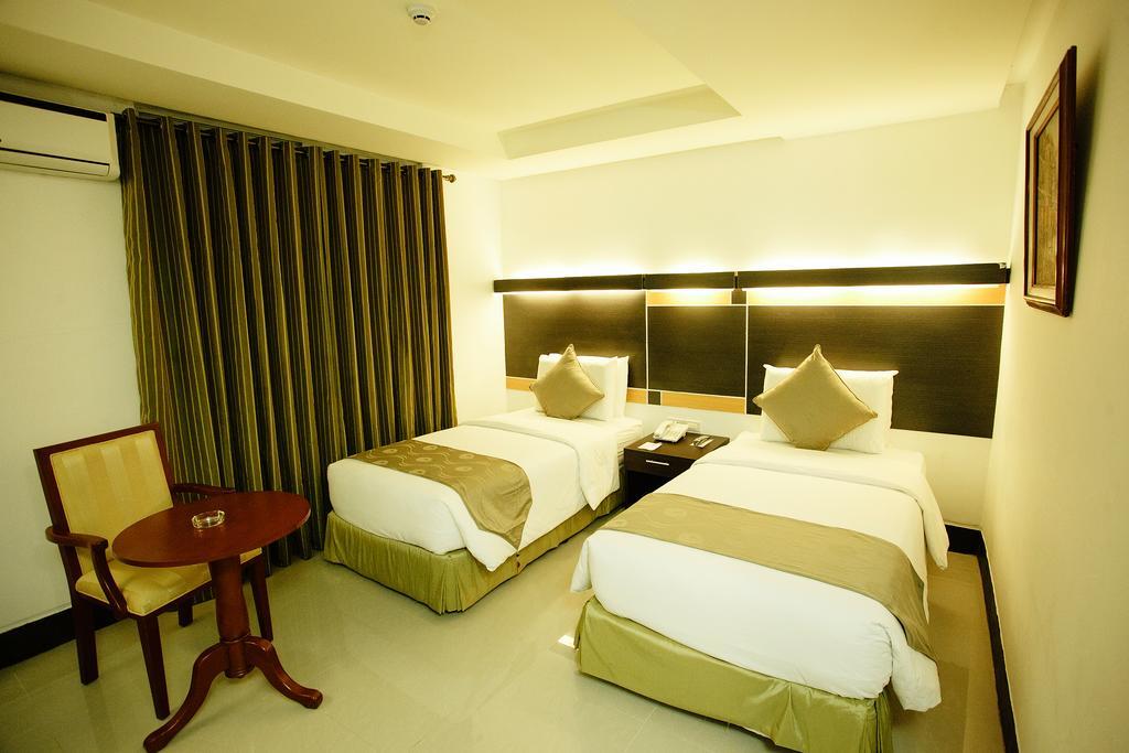 Big 8 Corporate Hotel Tagum Exteriér fotografie