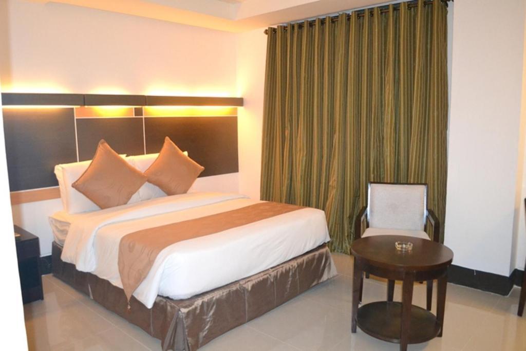 Big 8 Corporate Hotel Tagum Exteriér fotografie
